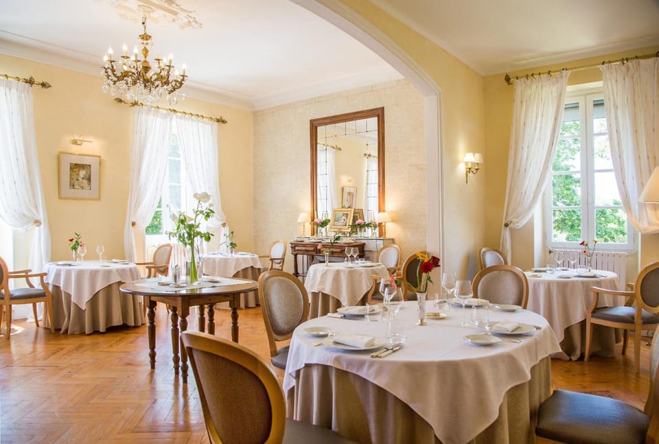 Logis Hotel Restaurant Chateau Bellevue Hotel in Occitanie