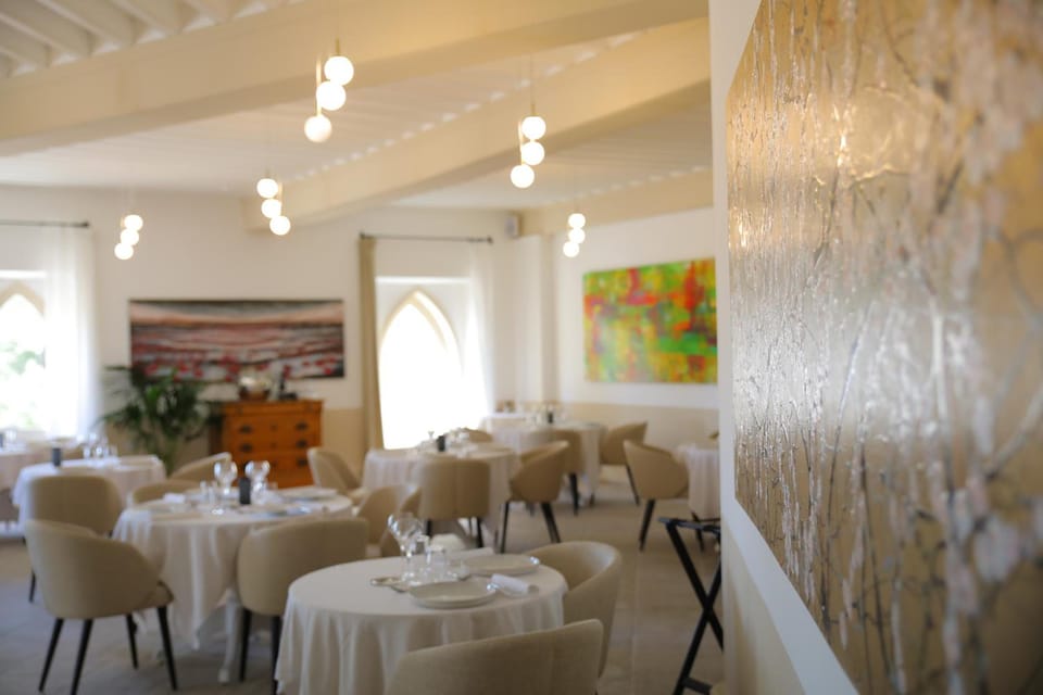 Hostellerie du Chateau des Fines Roches Hotel in Provence-Alpes-Côte d'Azur