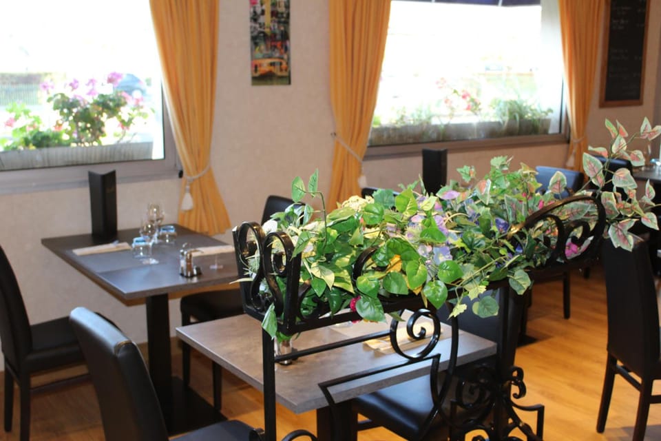 HOTEL Chateau-Thierry Centre Hotel in Château-Thierry