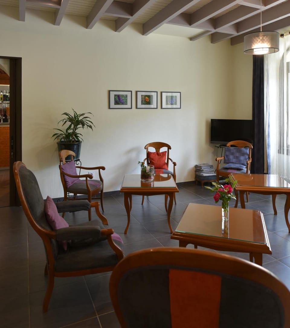 Shared lounge/TV area