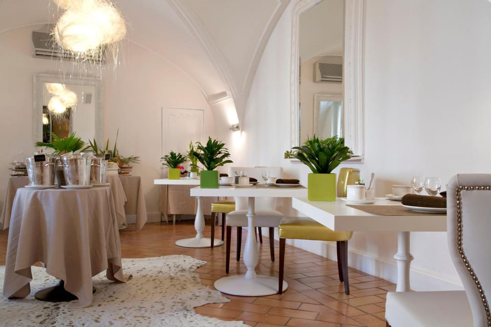 Le Castellas Hotel & SPA - PONT DU GARD - UZES Hotel in Provence-Alpes-Côte d'Azur