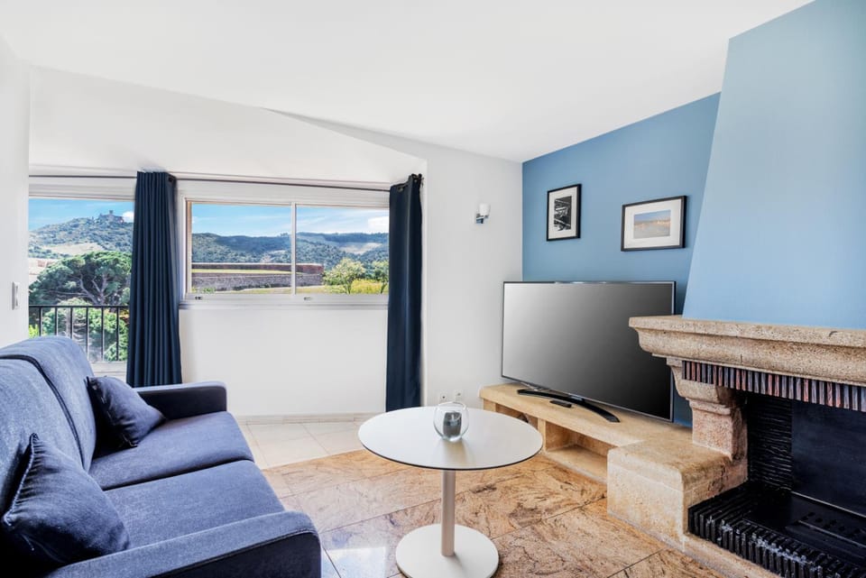 Shared lounge/TV area