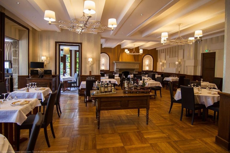 Logis Hotel Du Chateau Hotel in Brittany
