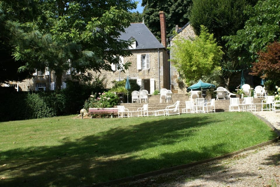 Logis Hotel Du Chateau Hotel in Brittany