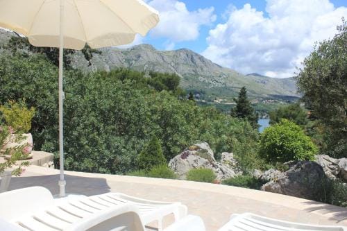 Apartments and rooms by the sea Srebreno, Dubrovnik - 8957 Hotel in Srebreno