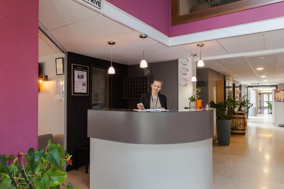 The Originals City, Hotel Castel Burgond, Dijon Ouest Hotel in Dijon
