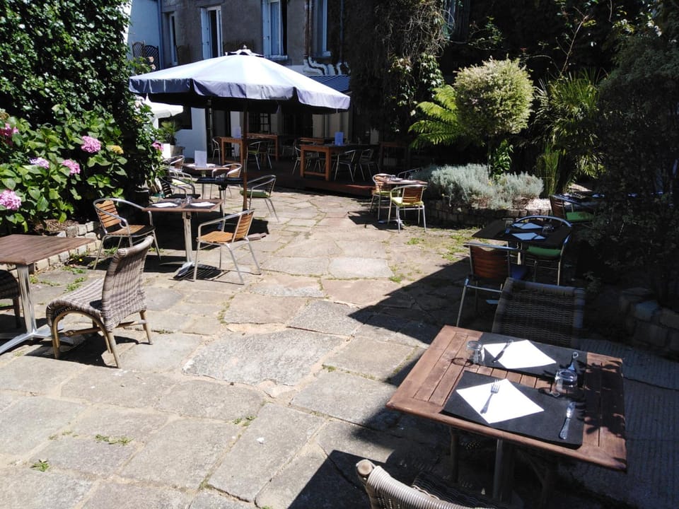 Hotel De France - Restaurant L'insolite Hotel in Douarnenez