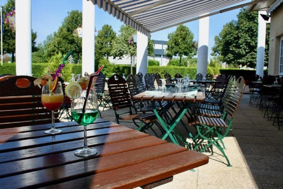 Les Colonnes Strasbourg Zenith Hotel in Eckbolsheim