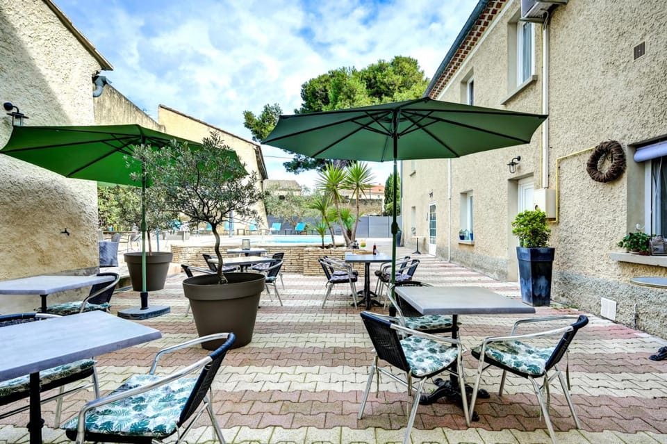 Logis Hotel La Bastide d'Entraigues Hotel in Provence-Alpes-Côte d'Azur