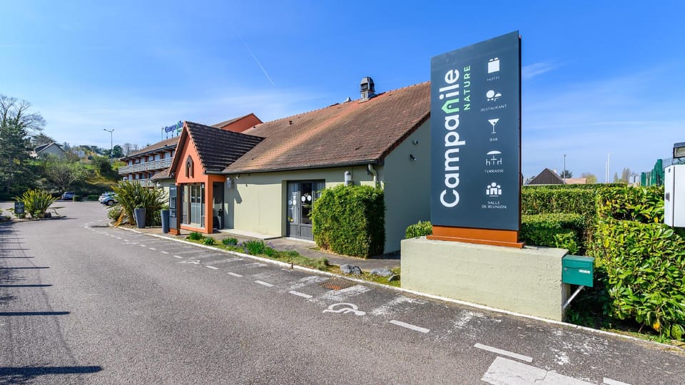 Campanile Nature - Epône Hotel in Île-de-France