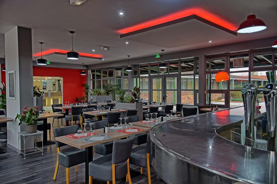 Hotel Restaurant Les Jardins D'Epone Hotel in Île-de-France