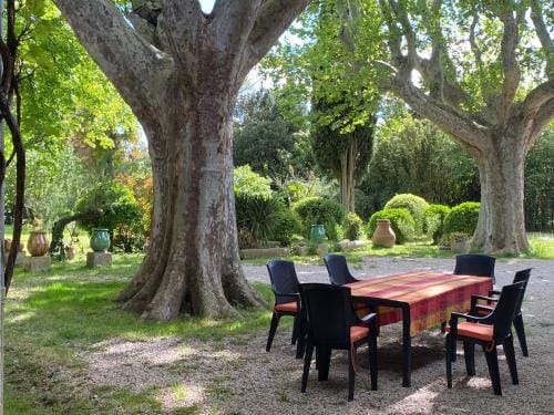 Le Mas Ferrand Hotel in Graveson