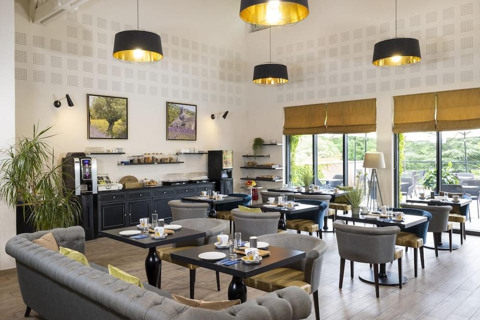 Hotel & Residence Lou Paradou Greoux Les Bains Hotel in Gréoux-les-Bains