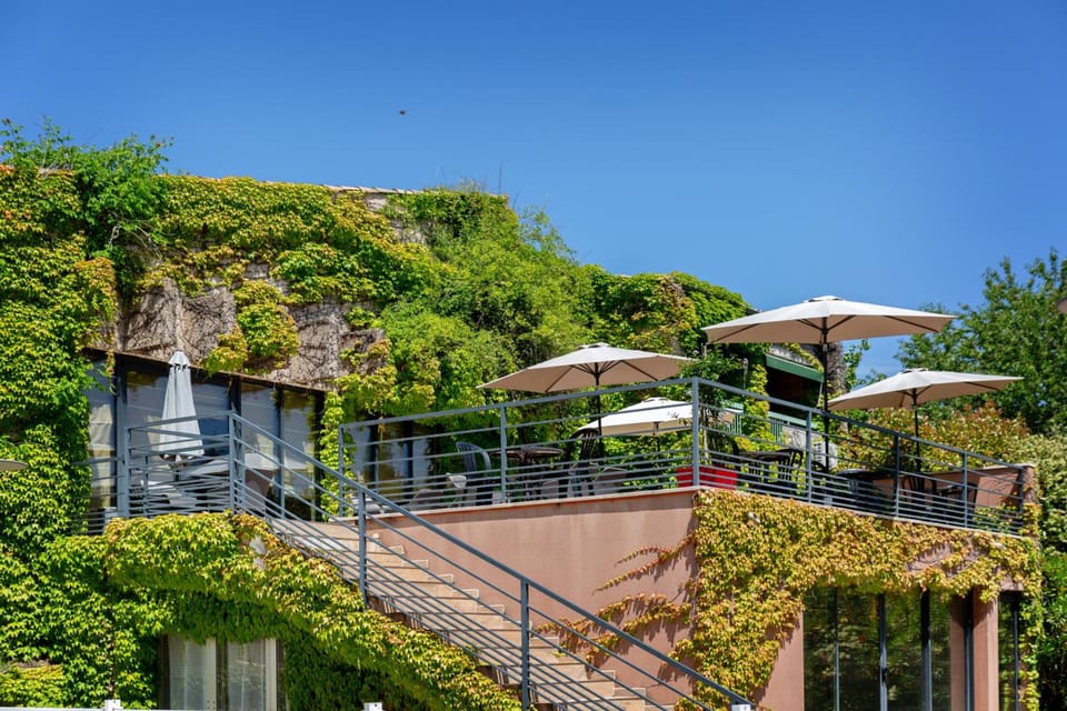 Hotel & Residence Lou Paradou Greoux Les Bains Hotel in Gréoux-les-Bains