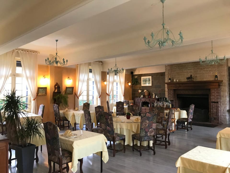 Logis hotel & Restaurant - Auberge de la Foret Hotel in Hauts-de-France