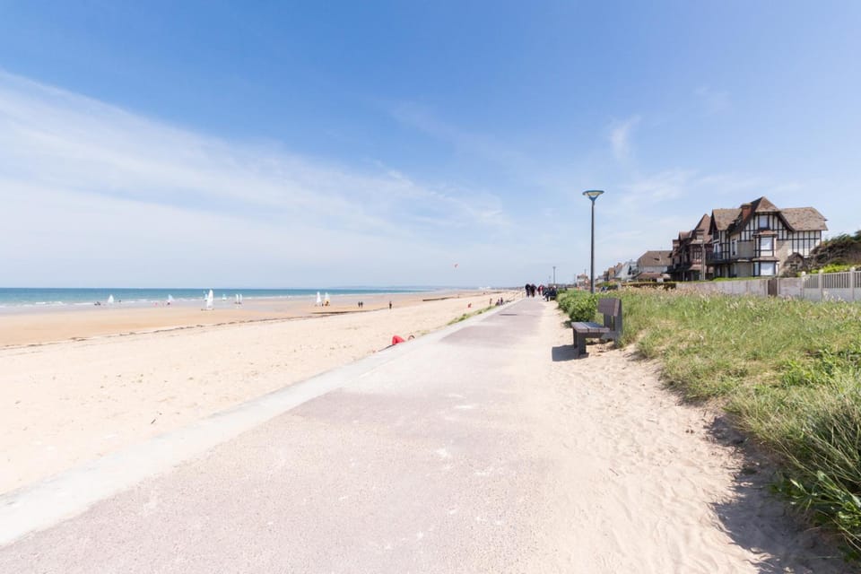 Le Canada Hotel in Normandy
