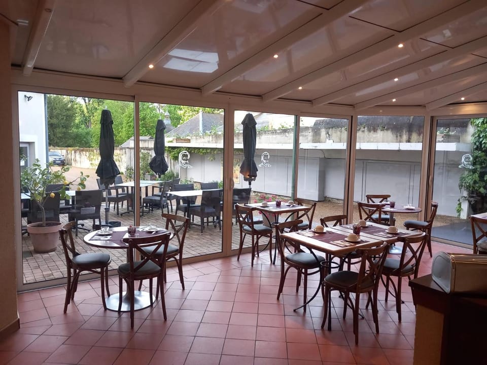 Logis Hotel Le Vert Galant Hotel in Pays de la Loire