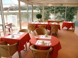 Logis Hotel Le Vert Galant Hotel in Pays de la Loire