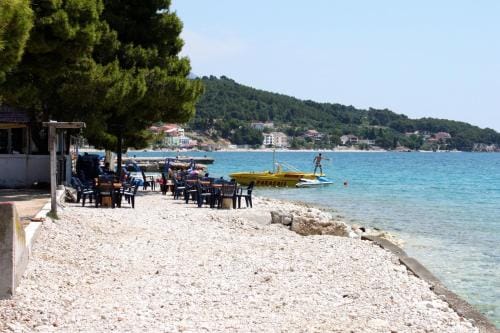 Apartments and rooms by the sea Zaostrog, Makarska - 2662 Hotel in Dubrovnik-Neretva County