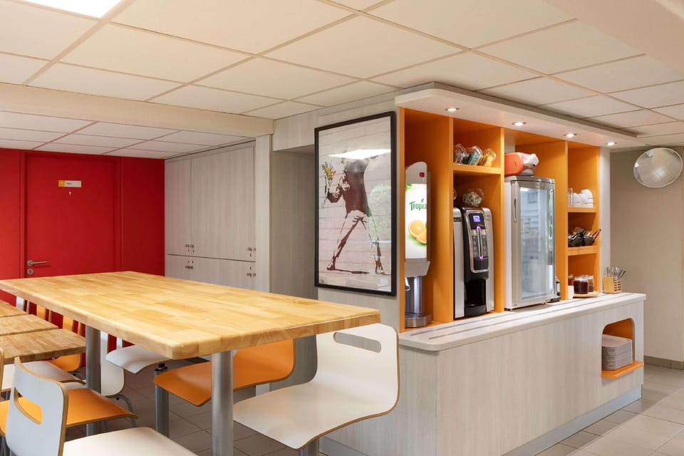 Premiere Classe La Ville Du Bois Hotel in Île-de-France