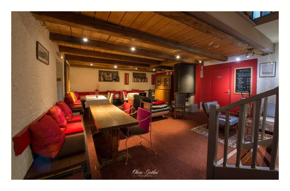 Shared lounge/TV area