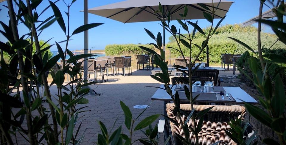 Logis Hotel Les Mouettes Restaurant ERIN - Larmor Plage, Proche de LORIENT Hotel in Ploemeur
