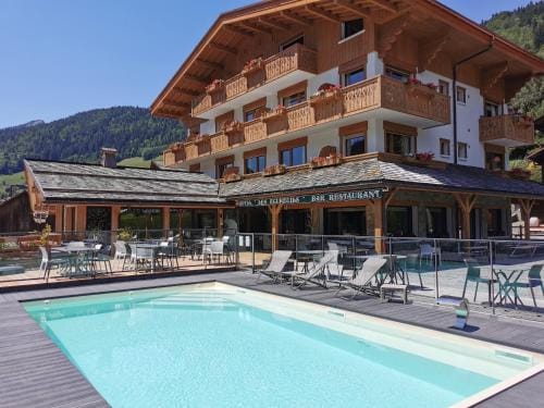 Hotel-Chalet Les Ecureuils Restaurant, Spa, Sauna, Garage Hotel in Le Grand-Bornand