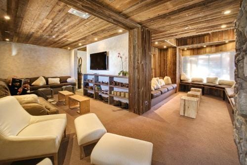 Hotel-Chalet Les Ecureuils Restaurant, Spa, Sauna, Garage Hotel in Le Grand-Bornand