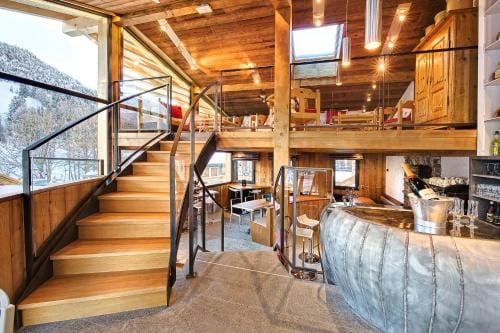 Hotel-Chalet Les Ecureuils Restaurant, Spa, Sauna, Garage Hotel in Le Grand-Bornand