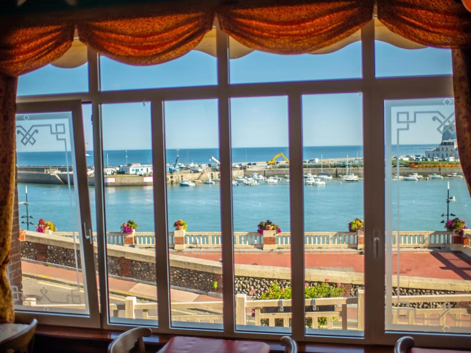 Hotel De Calais Hotel in Normandy