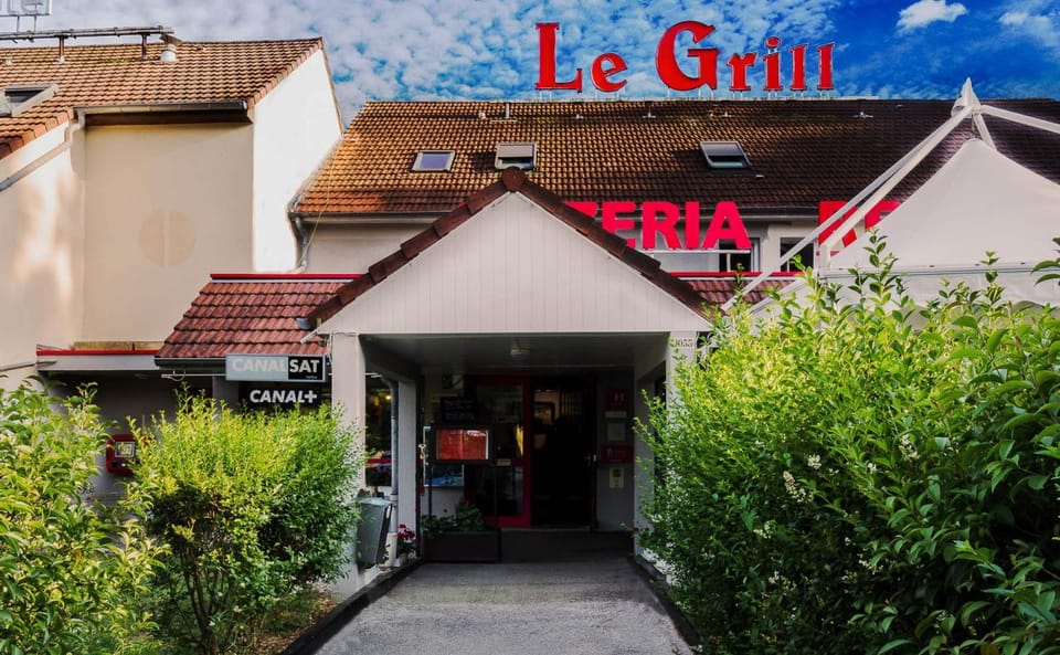 Logis Hotel Lons-le-Saunier - Restaurant Le Grill Hotel in Jura