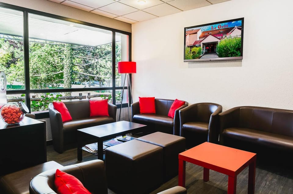 Logis Hotel Lons-le-Saunier - Restaurant Le Grill Hotel in Jura