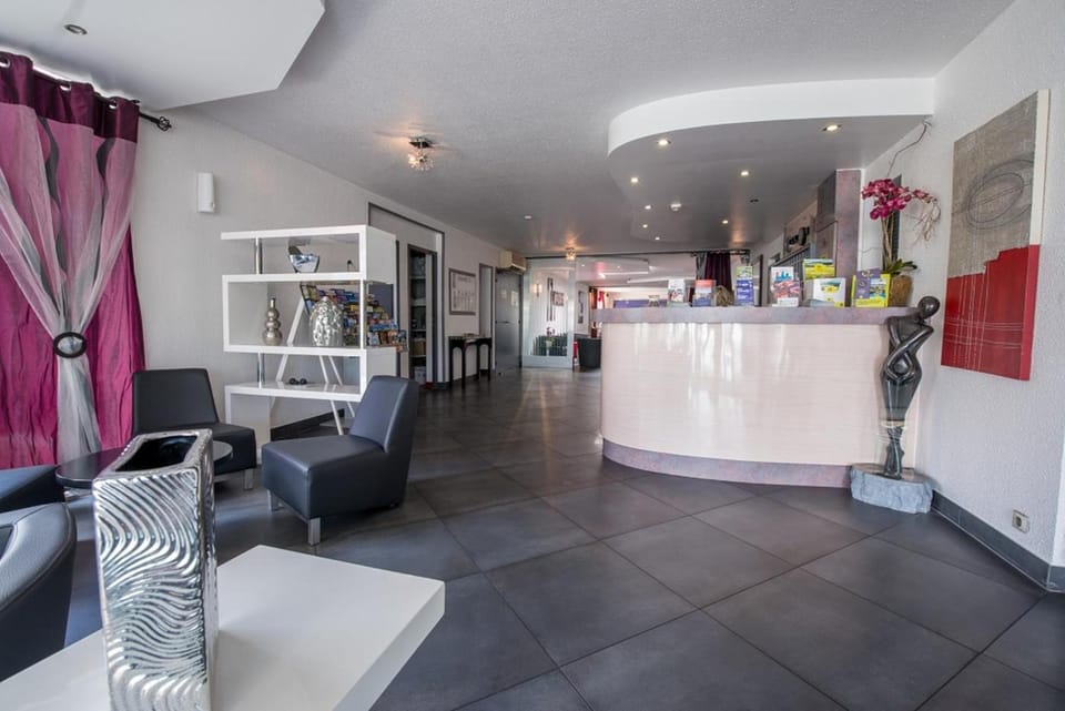 Logis Hotel Le Capricorne Hotel in Marmande