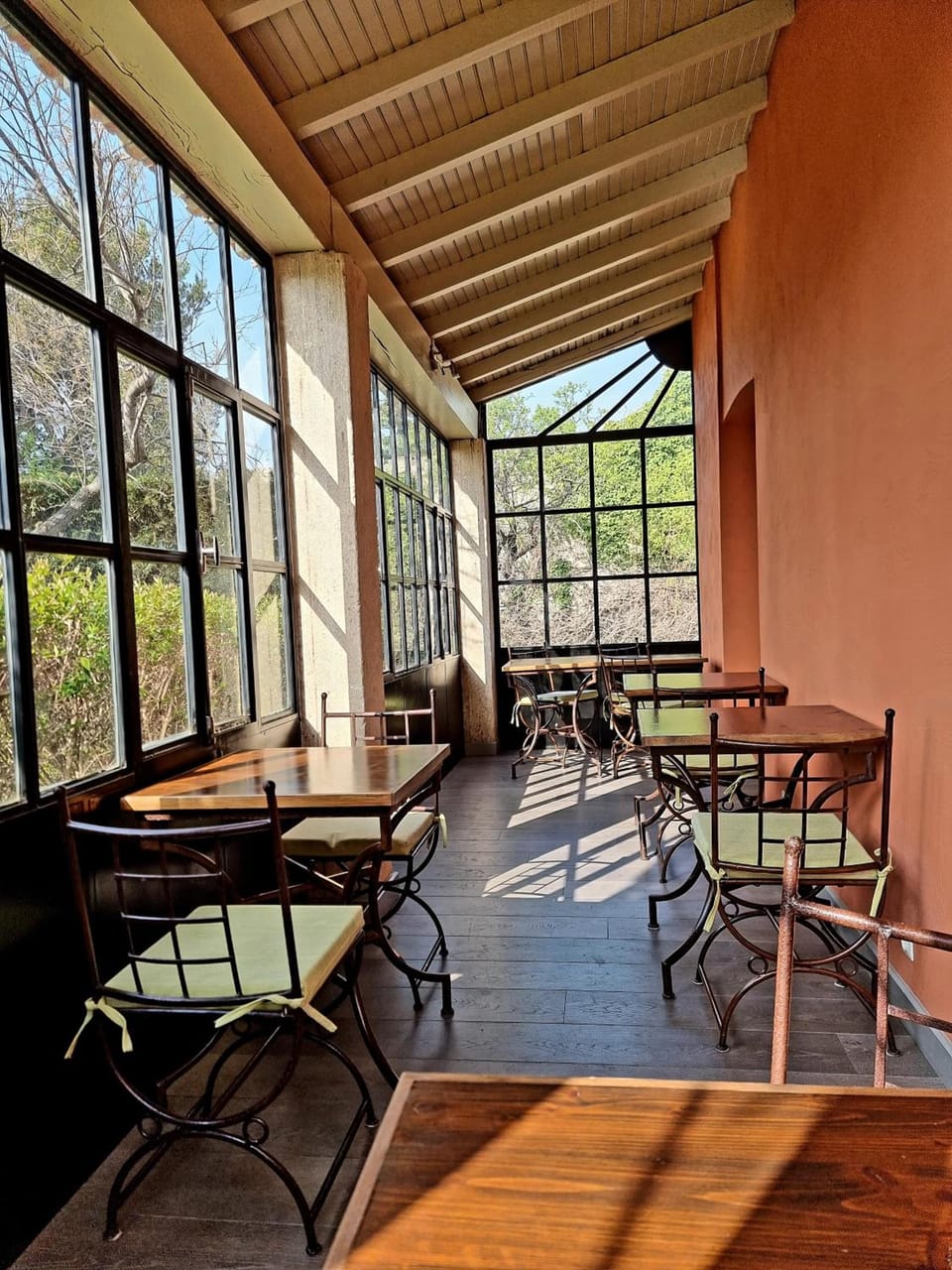 Castillon Des Baux Hotel in Arles