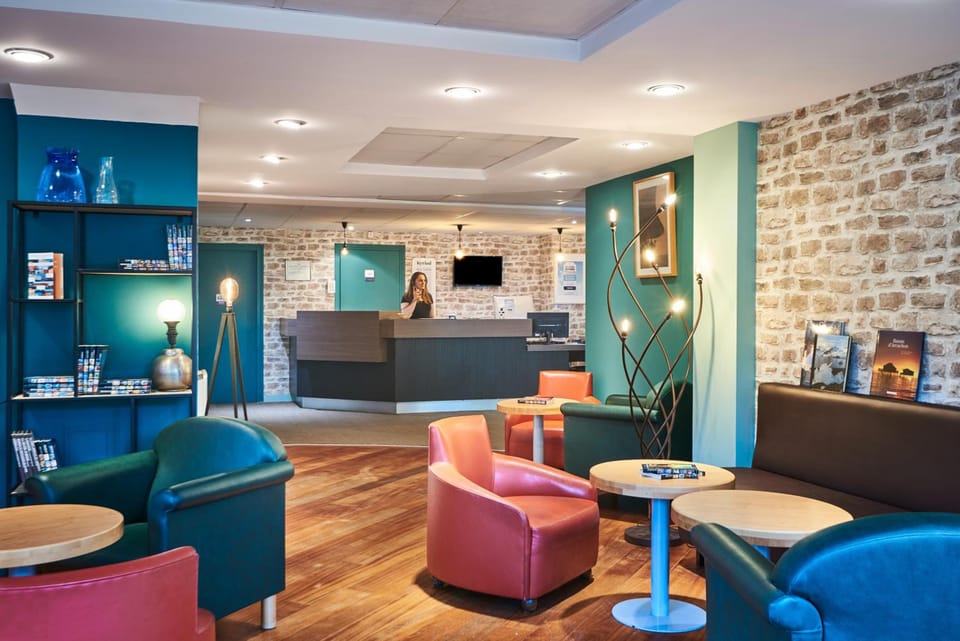 Shared lounge/TV area