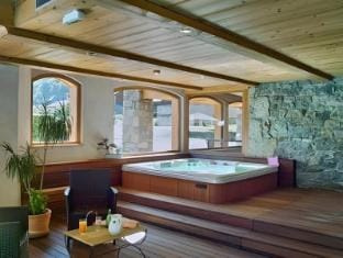 Cafe-Hotel Le Morillon, Domaine du Grand Massif-Samoens Hotel in Morillon