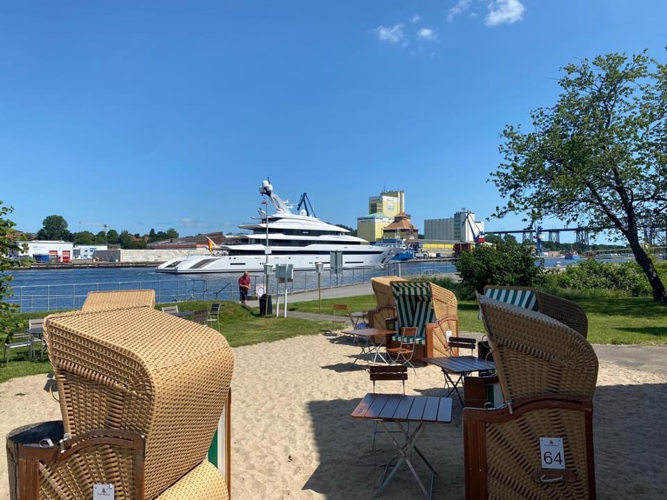 Kanal-Haus "Das Gastehaus direkt am NOK" Hotel in Schleswig-Holstein