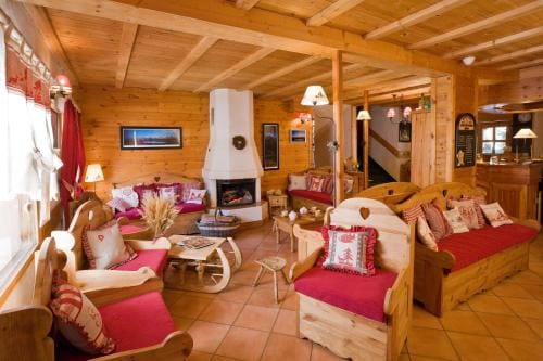 Le Chalet d'en Ho Hotel in Piedmont