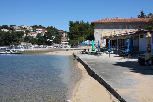 Apartments and rooms with parking space Palit, Rab - 5061 Hotel in Lika-Senj County