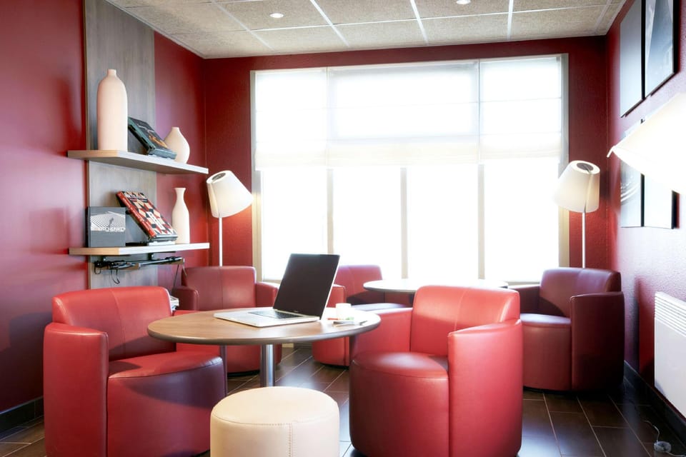 Campanile Valenciennes Ouest - Petite Foret Hotel in Hauts-de-France