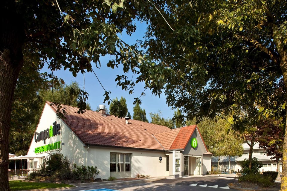 Campanile Valenciennes Ouest - Petite Foret Hotel in Hauts-de-France