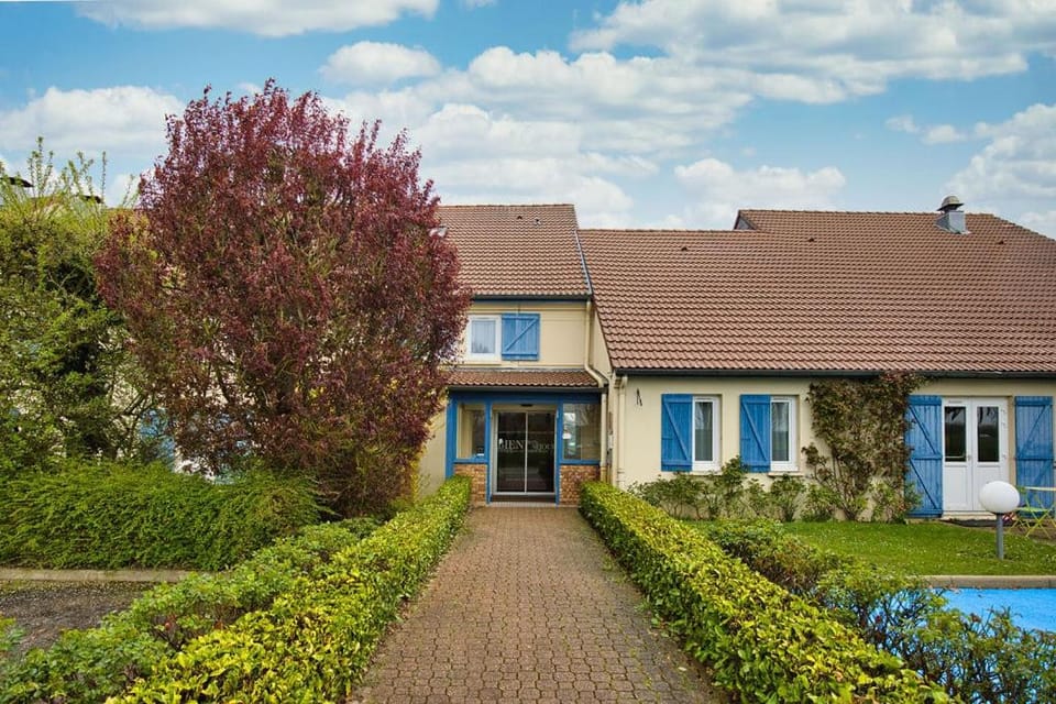 Sure Hotel by Best Western Plaisir Hotel in Île-de-France
