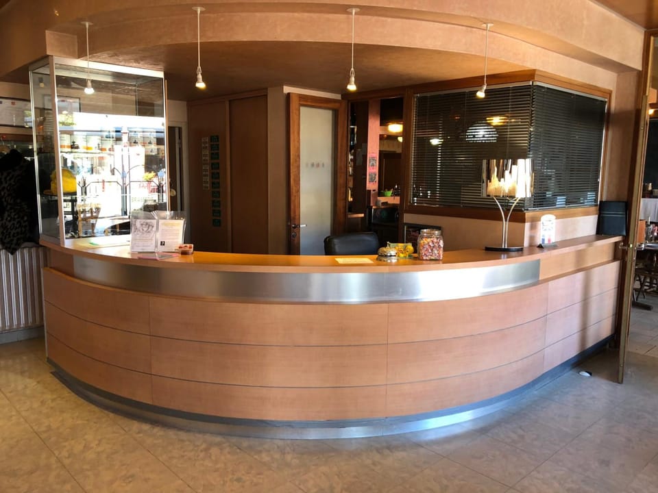 Logis Hotel-Restaurant Le Commerce Hotel in Auvergne-Rhône-Alpes