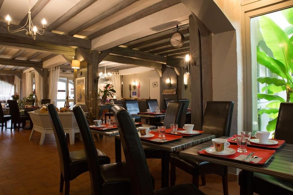 Logis Hotel Medieval, Montelimar Nord Hotel in Provence-Alpes-Côte d'Azur