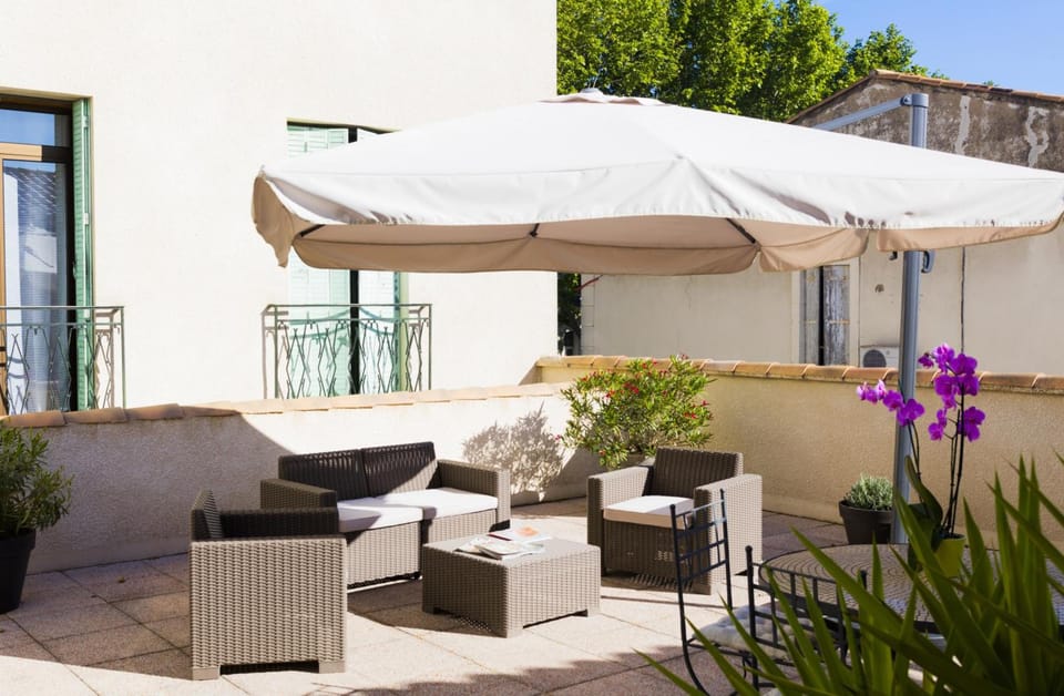 Logis Hotel Restaurant Le Cours Hotel in Arles