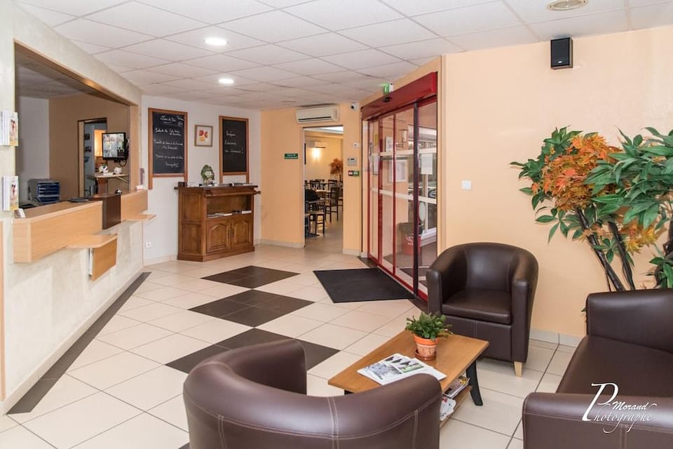 Hotel Azur Saint Junien Cit'Hotel Hotel in Nouvelle-Aquitaine