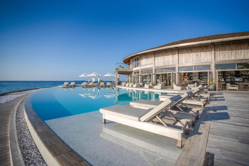 Poolside bar