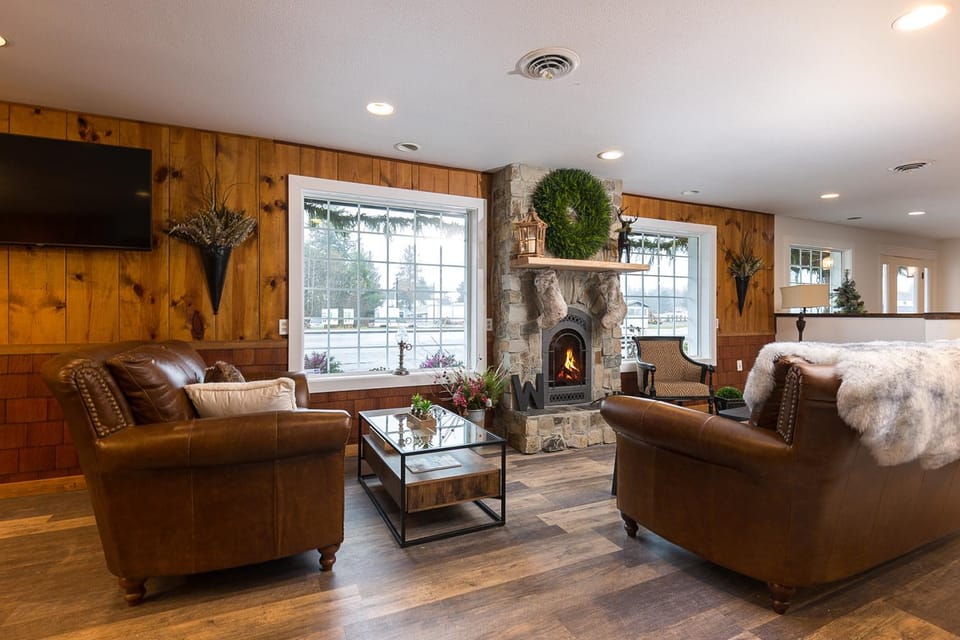Woodland Inns Lodge in Forks