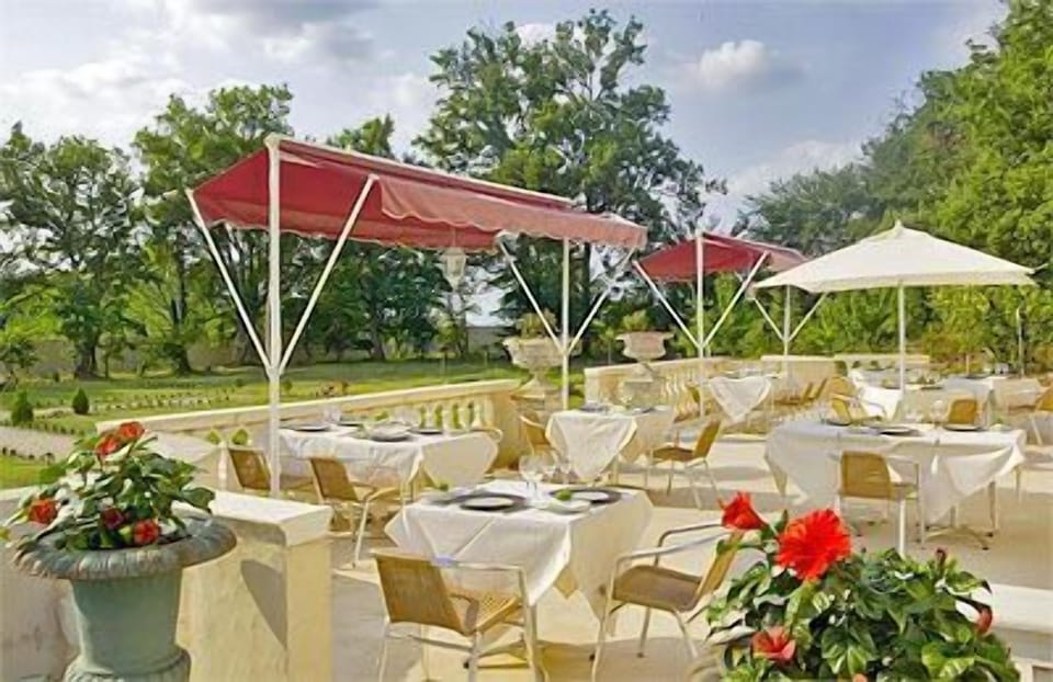 Le Manoir Saint Jean Hotel in Occitanie