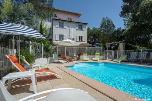 Le Thimothee : Hotel & Studios Hotel in Saint-Raphael